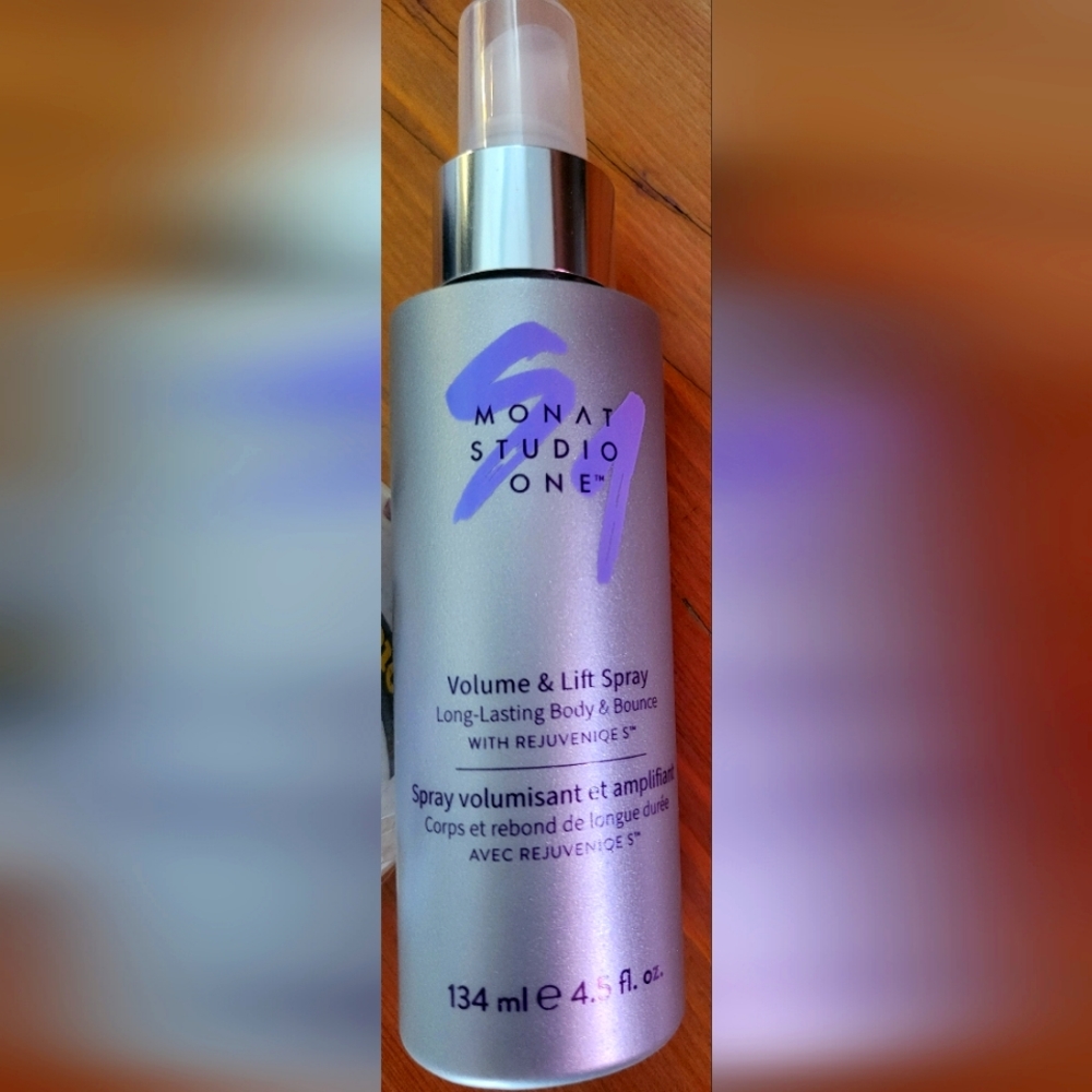 Monat Volume & Lift Spray